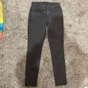 Woman’s Maurice’s pants